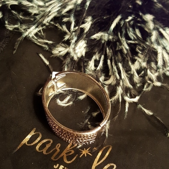 PARK Lane silvertone bracelet. - Picture 3 of 4